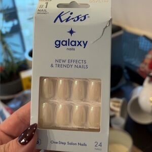Kiss Galaxy Nails - Elegant White